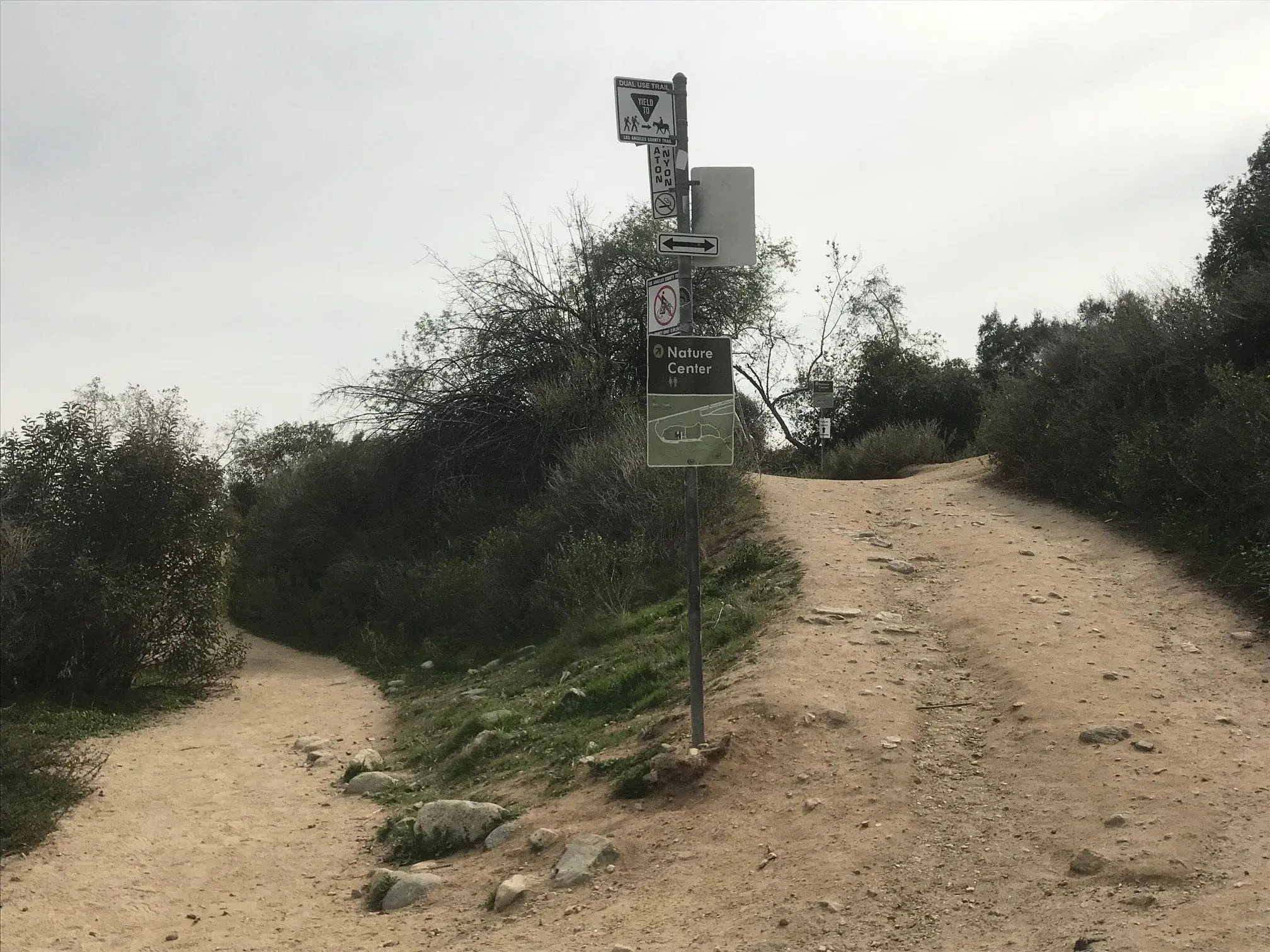 eaton canyon nature center trail split and sign to nature center.