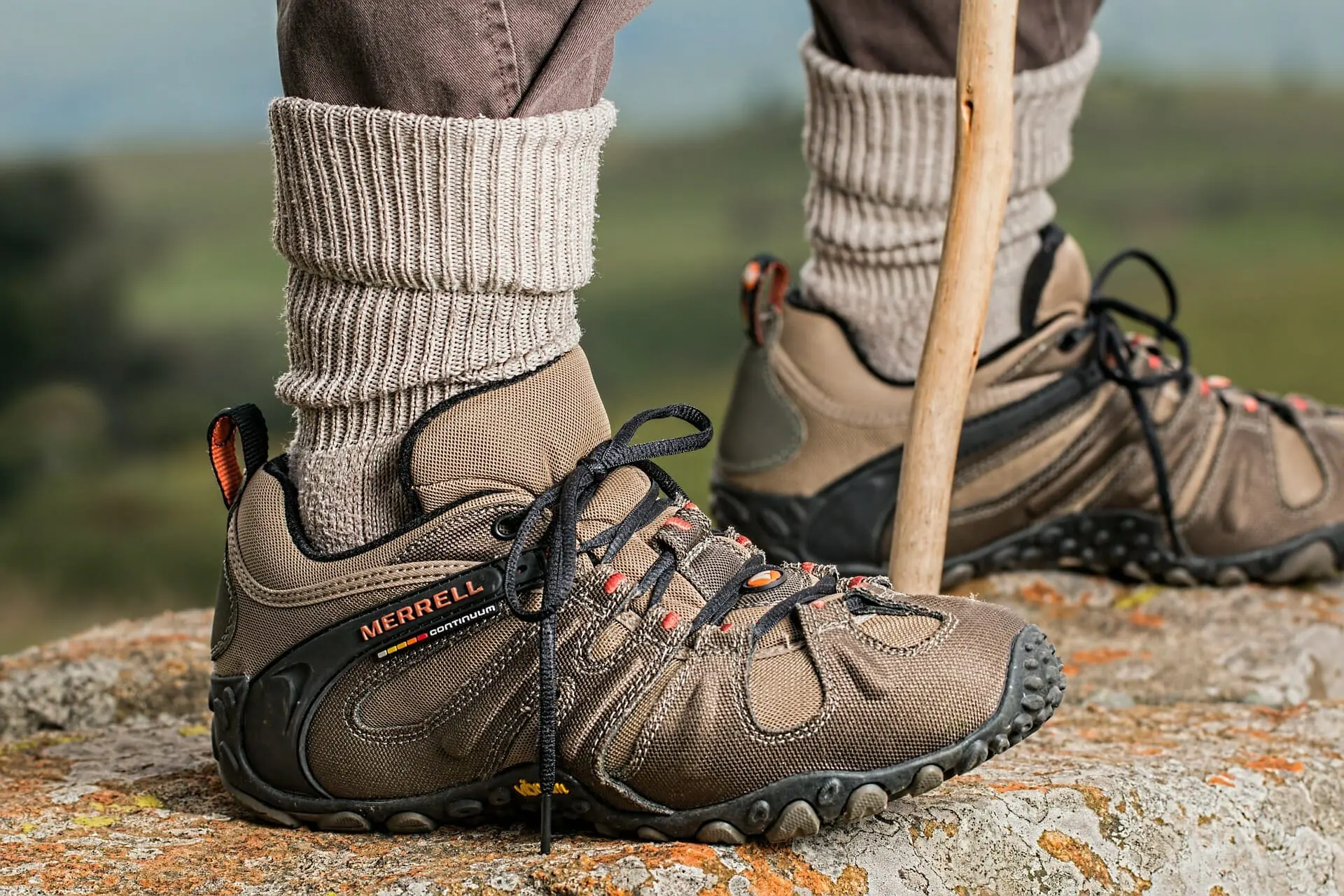 Mid-Size hiking shoes