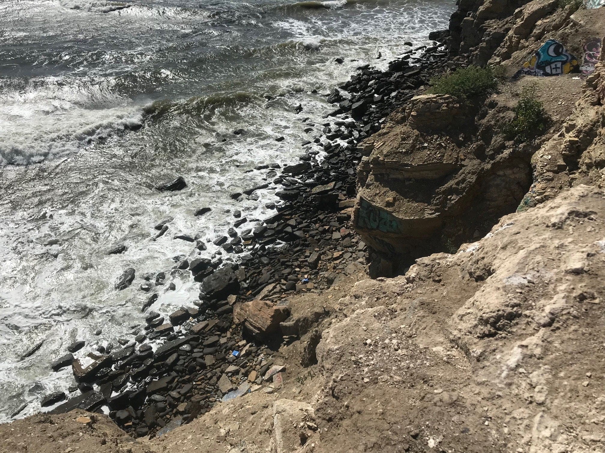 san pedro graffiti and ocean view with rocks