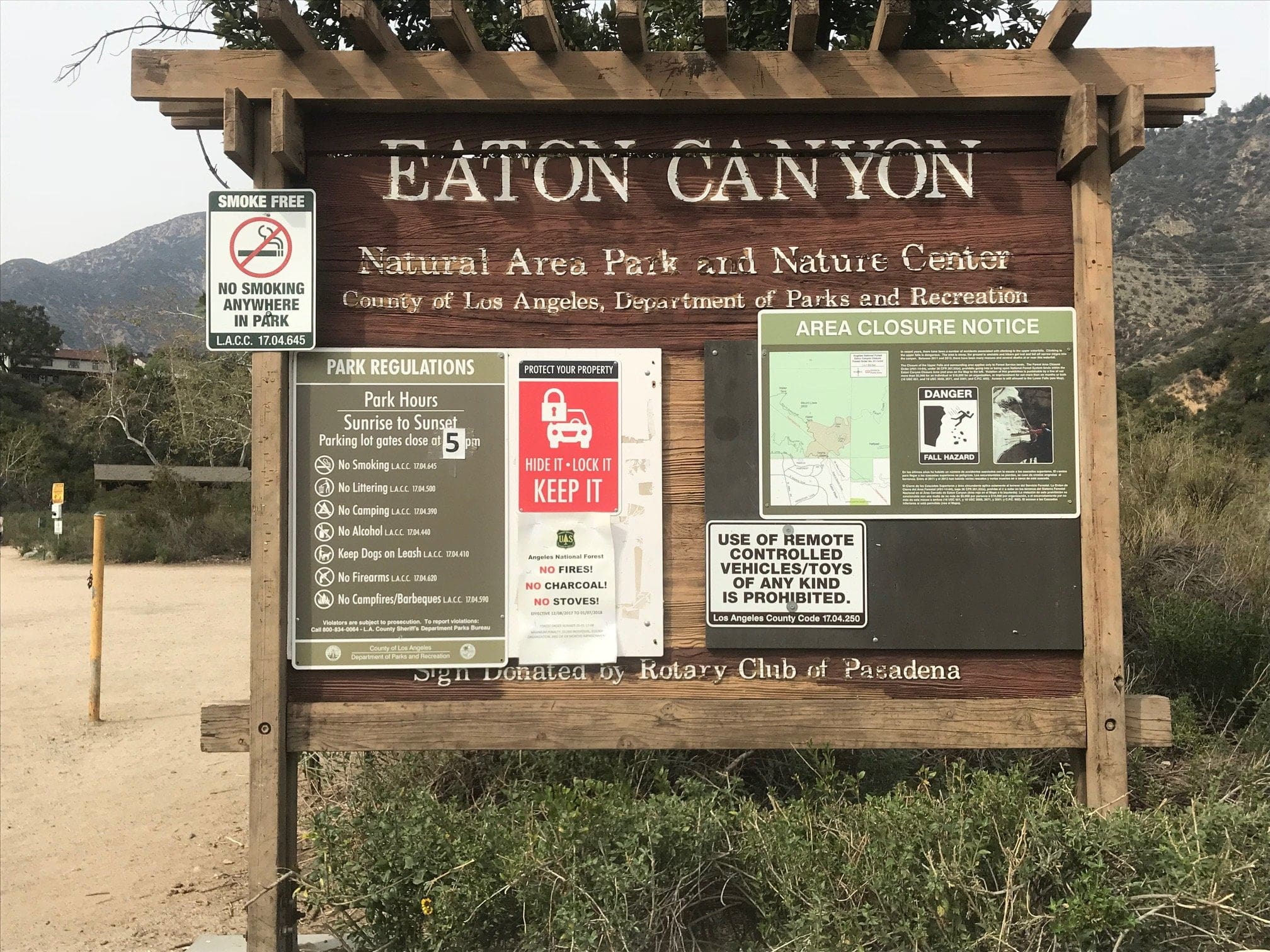 Eaton Canyon falls trail sign