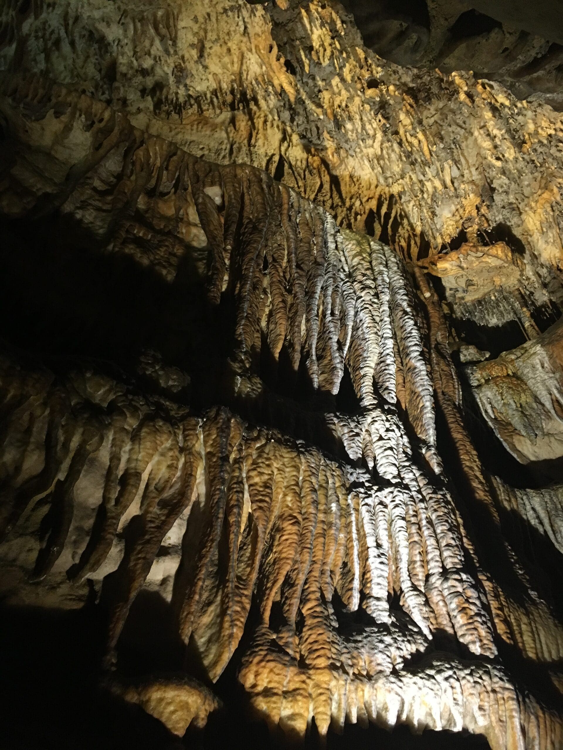 Ruby Falls, cavern, cave formations