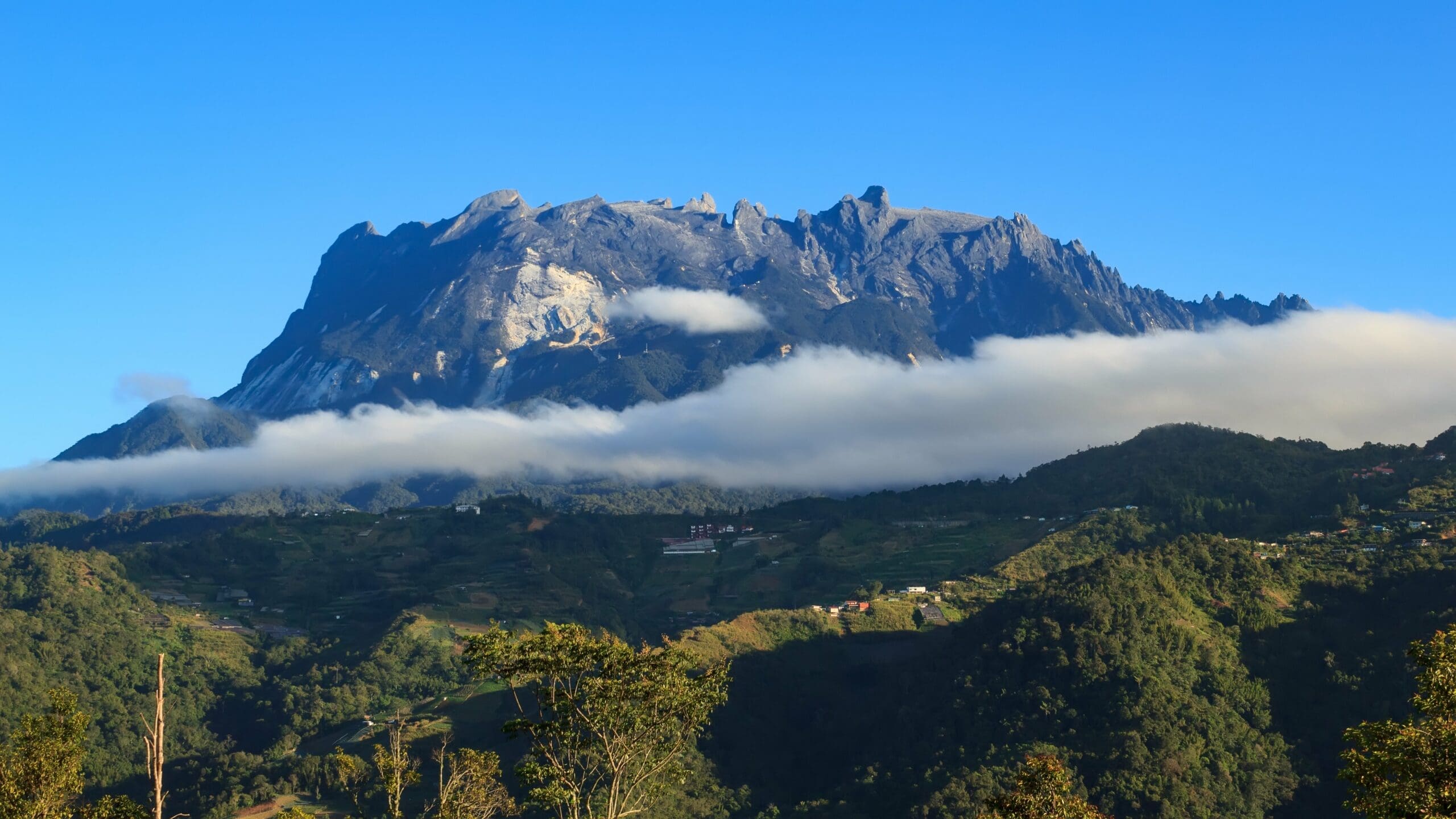 Amazing Mount Kinabalu of Sabah, Borneo / Majestic view of Mount Kinabalu