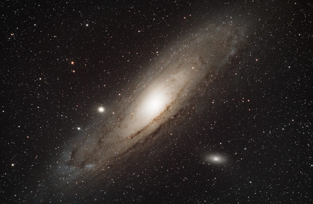 andromeda galaxy imaged with optolong l-pro light pollution filter.